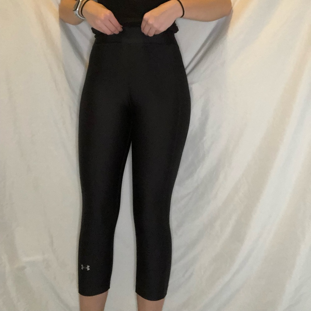 Black under armor capri leggings